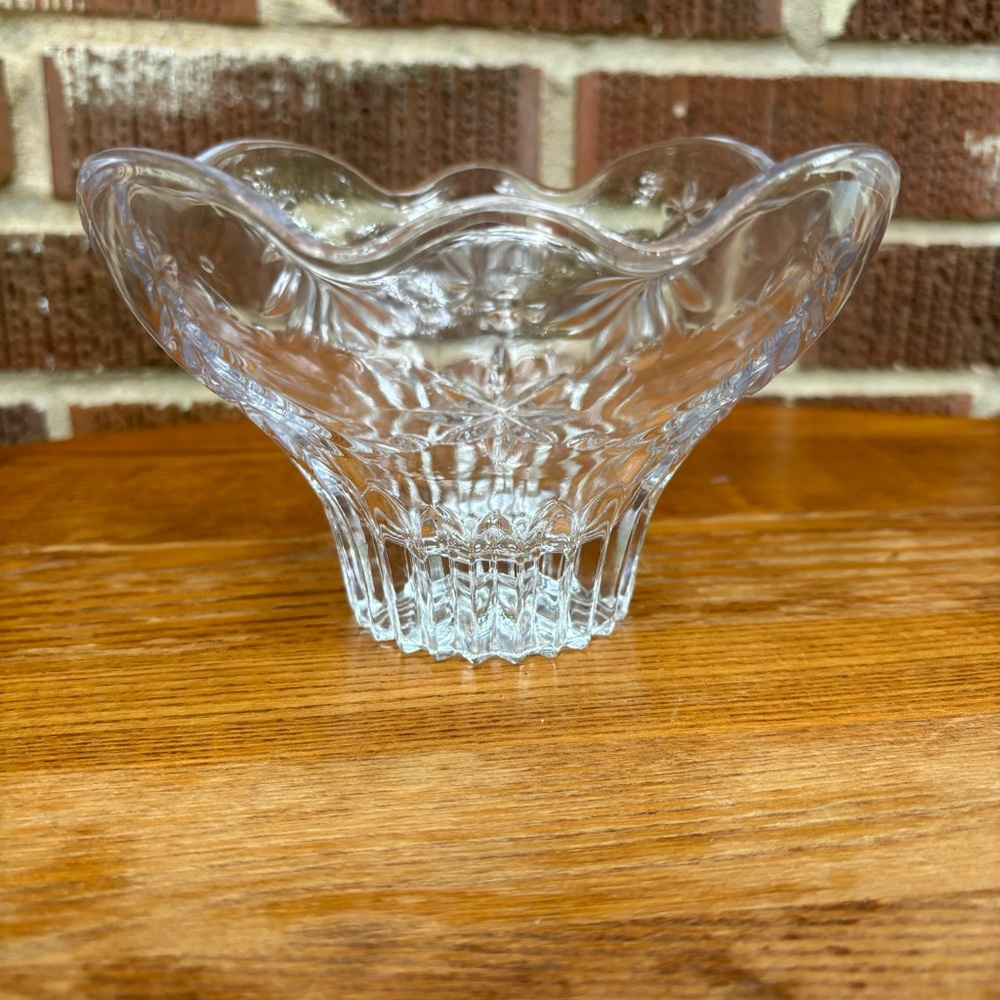 Mikasa Christmas Night Small Footed Bowl Clear Glass 4.5" Tall